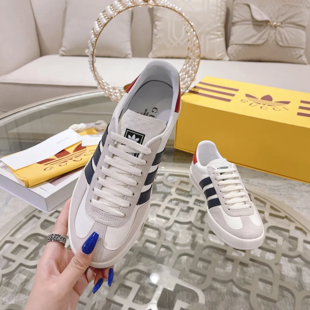 👟👟Ex-factory price 480👟👟 Women's shoe factory Gucci&adidas joint limited edition couple's sneakers. A super nice joint casual sneaker with rich and bold colors! It showed everyone a completely different charm from the past! Combining retro style and youthful sports style to create a new aesthetic! Vitality yet stylish at the same time! ! Upper - made of cowhide, cowhide, cloth. Lining - sheepskin lining for feet. Sole - original open-molded beef tendon non-slip and wear-resistant outsole. Size: 35-44 (couple style)
